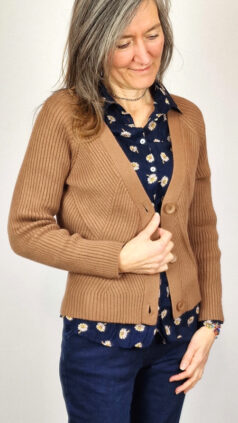 nice-things-vest-ribbed-latte-blouse-blanket-flower-seasalt-broek-waterdance-dark-indigo-wash