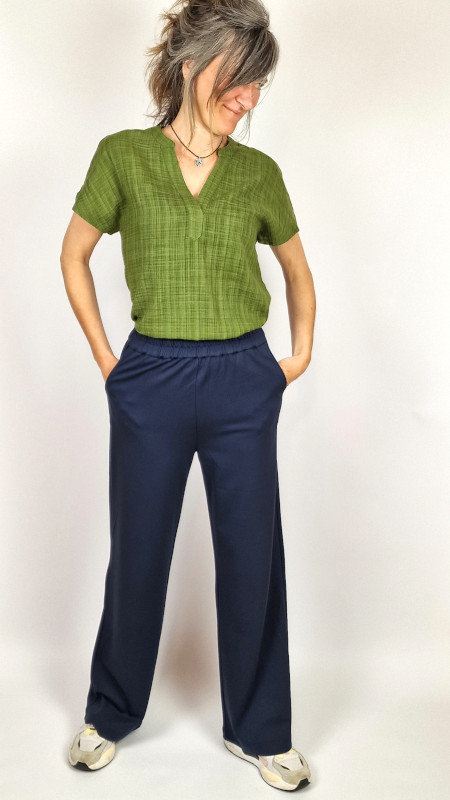 nice-things-blouse-textured-green-zilch-lange-broek-wide-navy