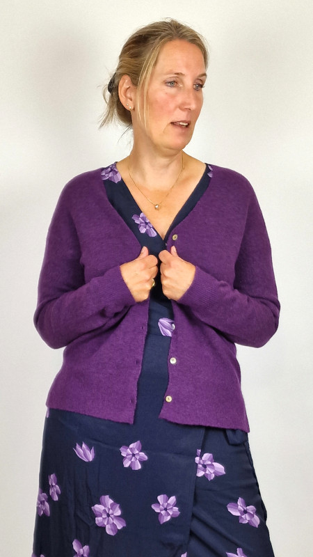 nice-things-vest-mid-purple-jurk-shade-flower