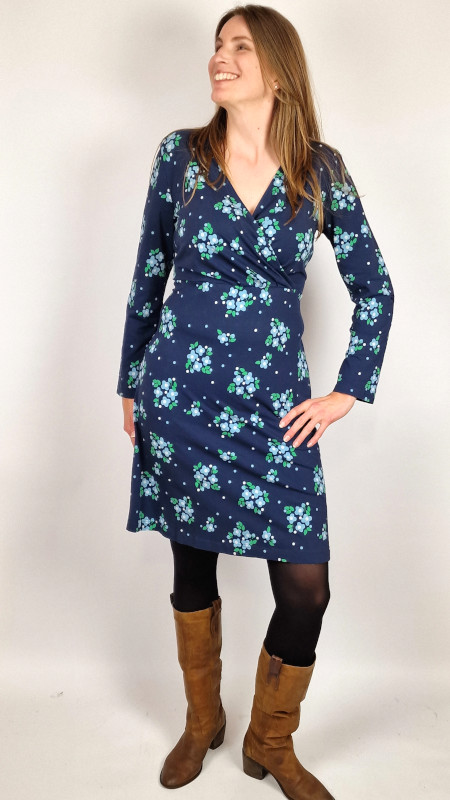vintage-sale-tante-betsy-jurk-cross-blue-flower