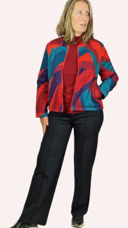 la-fiancee-jacket-olaf-zilch-bamboe-top-high-neck-bordeaux-lalamour-broek-hailey-black-Photoroom