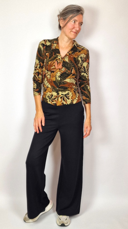surkana-blouse-lapel-khaki-broek-black